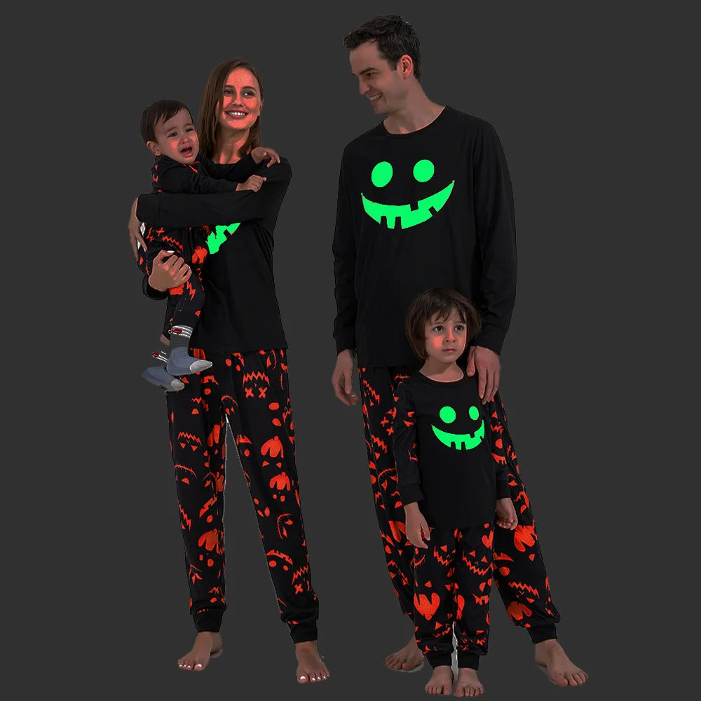 New Halloween Family Pajamas 2024 Fashion Pumpkin Print Cozy Fabric Halloween Family Matching Parent-Child Set Cute Baby Clothes